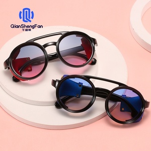 Nouvelles lunettes de soleil <span class=keywords><strong>steampunk</strong></span> pour hommes, lunettes de soleil personnalisées en similicuir avec rivets, lunettes de soleil rétro rondes pour femmes, double pont - Product Image 1