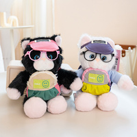 Peluche chat personnalisée en gros, jouet en peluche doux avec visière, lunettes et sac à dos, adorable poupée chaton, cadeau pour enfants