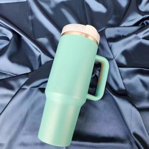 2025 Regalo de Navidad Logotipo personalizado Pantalla de seda Grabado con láser Impresión UV 40oz Vaso de viaje Regalo para empleados - Product Image 4