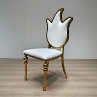 Chaise de salle à manger de luxe en acier inoxydable en forme de cœur, rembourrée, avec pieds boule et assise coquille ornée, idéale pour mariages, hôtels et événements