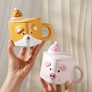 M cartone animato creativo carino a forma di animale domestico tazza in ceramica con coperchio per uso domestico tazza di acqua con mano e regalo tazze da caffè tazze - Product Image 3