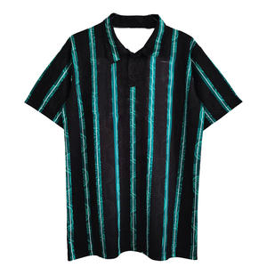 เสื้อฟุตบอลผู้ชายแบบคลาสสิกสไตล์เรโทรลำลองสำหรับผู้ใหญ่ พิมพ์ลายโลโก้และหมายเลขด้วยระบบซับลิเมชั่นดิจิทัล ออกแบบฟรี - Product Image 3