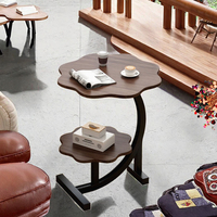 Table basse contemporaine moderne convertible, extensible et pliable en forme de fleur, en bois avec structure en fer, artisanat Pindel, pour salon
