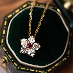 Collana con Ciondolo a Fiore di Prugna in Cristallo Rosso per Donne, Catena Scintillante per Clavicola, Gioielli alla Moda - Product Image 6