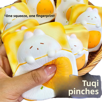 Jouet spongieux en matériau PU le plus vendu de Xiaohongshu Toast de cuisson Soulagement du stress alimentaire Pain réaliste Rebond lent Soulagement du stress