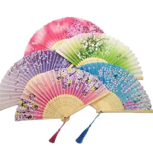 Abanicos de mano de bambú de seda para fiesta de boda de baile plegable de alta calidad chinos - Product Image 1