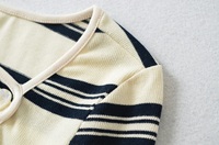 Haut tricoté rayé à manches longues pour femme, avec découpe en forme de cœur et boutons, coupe ajustée, style preppy nautique, basique, OEM ODM, personnalisable, chemise décontractée en tricot pour femme