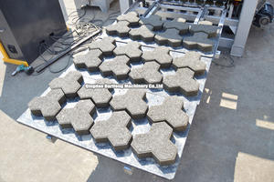 QT5-15 हाइड्रोलिक कंपन ब्लॉक बनाने की मशीन-पूरी तरह से स्वचालित, उच्च घनत्व खोखला/अंकुश/पेवर उत्पादन - Product Image 6