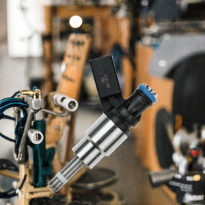 Nouveaux injecteurs de carburant 06F906036A 0261500020 pour Audi A3 A4 A6L TT VW Rabbit <span class=keywords><strong>Seat</strong></span> <span class=keywords><strong>Leon</strong></span> 2.0T <span class=keywords><strong>Injecteur</strong></span> de carburant professionnel - Product Image 2