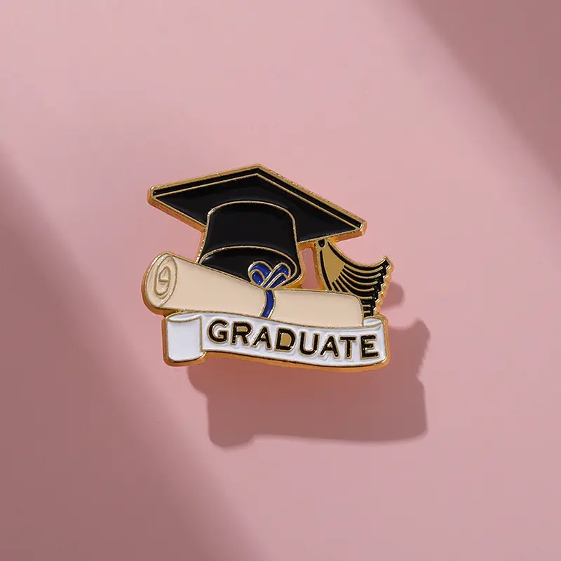 Student Graduation Book Cap Weiche Emaille Pins für Hüte Benutzer definierte Abschluss geschenk Metall Ornamente Benutzer definierte Brosche Pin