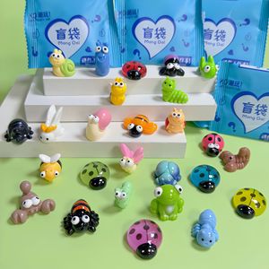 Bolsa Sorpresa con Mini Figuras Realistas de Resina de Ranas, Insectos y Pequeños Animales - Product Image 3