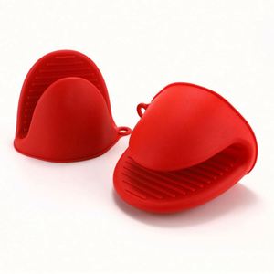 Heat Insulation Dotted Eco-Friendly Food Grade Dishwasher Safe Microwave Safe Oven Safe <b>Silicone</b> Pinch Grips Cooking Gloves - Product Image 2