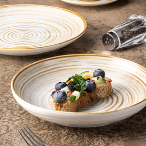 Assiettes en porcelaine fine YAYU Artisan, glaçure réactive, couleur marron, pour restaurants, restauration commerciale, fabricant OEM - Product Image 4