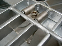 Clip de fixation en acier galvanisé à chaud pour l'installation de panneaux de grille en acier