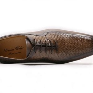 Chaussures Richelieu de luxe pour hommes en cuir véritable, plates, noires et marron, à bout pointu, à lacets, pour le bureau, les affaires et les mariages - Product Image 6