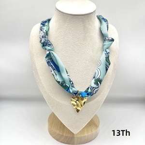 Collana girocollo da donna con cordoncino e stampa boho, fatta a mano con ciondolo a forma di sole, luna e stella marina in oro, gioiello alla moda per il collo - Product Image 2