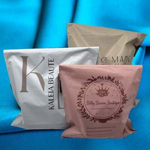 Sacs d'expédition biodégradables beige personnalisés avec logo imprimé pour vêtements – Emballage express pour vêtements - Product Image 6