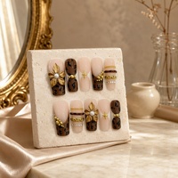 Kuku Palsu Cetak Leopard Coklat Nude 3D dengan Rantai Bunga Emas, Buatan Tangan, untuk Salon Kecantikan