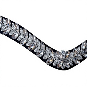 Sangle de tête de cheval en cuir avec feuille de cristal et strass pour l'équitation et le dressage - Product Image 4