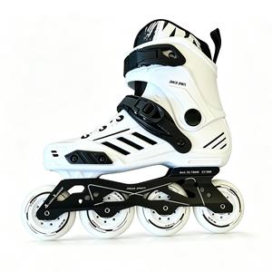 Patins <span class=keywords><strong>à</strong></span> roulettes de slalom <span class=keywords><strong>à</strong></span> 4 roues EACH Wholesale Roselle, patins <span class=keywords><strong>à</strong></span> roulettes professionnels pour le freestyle et la vitesse, pour adultes - Product Image 2