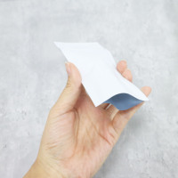 Sachet plat personnalisé en Mylar blanc avec encoche de déchirement étroite en aluminium, à fond plat, à ouverture facile, pour fleurs séchées et produits à usage unique