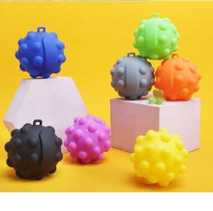 Juguete Antiestrés 3D con Burbujas para Apretar, Juguete Sensorial para Adultos, Pelota de Burbujas - Product Image 3