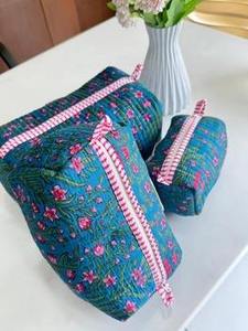 Juego de Bolsas de Viaje Plegables Impermeables Ecológicas de Algodón Acolchado Hechas a Mano, Bolsas de Almacenamiento de Tres Capas para Joyas y Artículos de Aseo - Product Image 2