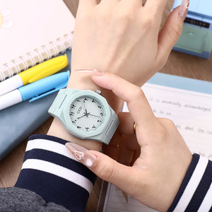 Reloj de Cuarzo con Esfera Grande y Números Arábigos para Estudiantes, Especial de Navidad - Product Image 4