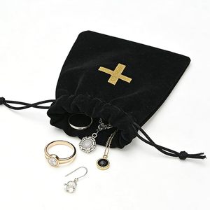 Pochette en velours noir avec cordon de serrage et logo personnalisé, sac cadeau pour bijoux avec croix dorée, pochette pour chapelet, pour église, baptême, communion, cadeau de cérémonie, vente en gros - Product Image 4
