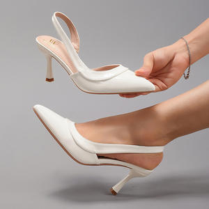 Chaussures de marche estivales pour femmes, talon bas, sexy, scintillantes, pailletées, métalliques, dessus en satin - Product Image 1