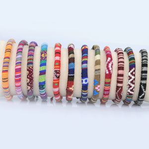 Bracelet en coton tressé fait main, motif ethnique, bracelet en tissu tressé, bijoux de plage et de festival pour femmes - Product Image 2