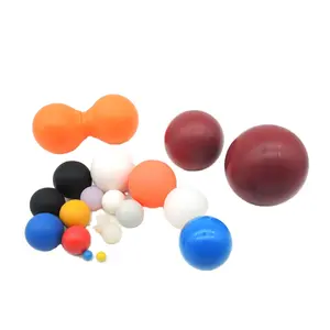 كرة تنظيف ملونة لامعة صلبة 26 ، 32 ، 45 ، 60 كرة تنظيف تفاعلية عالية التحمل من المطاط للارتداد