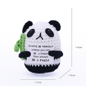 Figurines en fil crocheté à la main : petit chien jaune, paresseux, panda tenant un bambou et hamster mignon – Poupées décoratives festives - Product Image 2