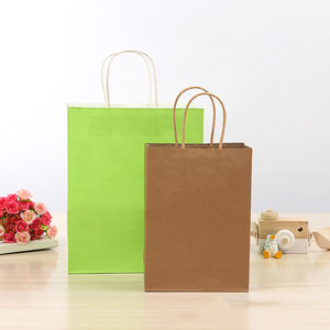 Sacs en papier kraft personnalisés avec poignée et logo imprimé pour restaurants, boutiques de vêtements, idéaux pour la publicité et l'emballage de chaussures - Product Image 3