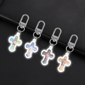 KOMI porte-clés croix lumineuse pour femmes hommes porte-clés en argent figure religieuse image acrylique croix pendentif porte-clés pour breloque de sac - Product Image 2
