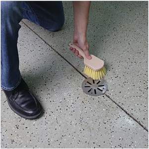 Cepillo de Limpieza Multiusos Boardwalk con Cerdas de Polipropileno Crema de 5.5 Pulgadas y Mango de Plástico Color Bronceado de 3 Pulgadas para Limpiar Pisos y Platos - Product Image 3