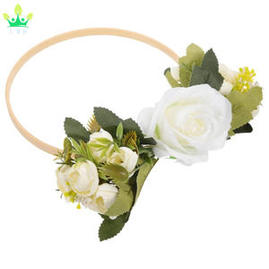 Demoiselle d'honneur fleur artificielle main <span class=keywords><strong>cerceau</strong></span> floral Thanksgiving pièce maîtresse couronne <span class=keywords><strong>de</strong></span> fleurs Rose bouquet <span class=keywords><strong>de</strong></span> mariée guirlande partie <span class=keywords><strong>de</strong></span> mariage - Product Image 4
