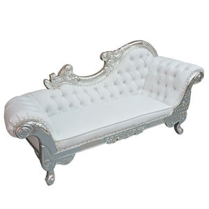 Sofá de Madera Maciza Tallada en Dorado, Estilo Vintage, para Bodas - Product Image 3
