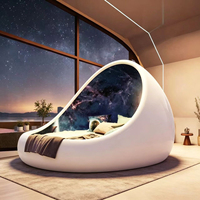 Lit double en fibre de verre blanc brillant en forme d'œuf avec impression intérieure Galaxie Étoilée, design cocon fermé pour l'intérieur de chambre moderne