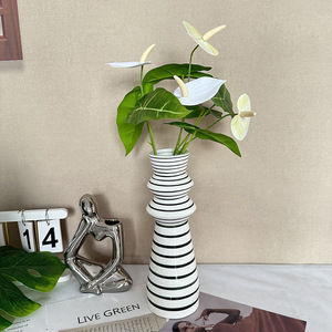 Fleur artificielle d'anthurium simulée à 2 têtes de la marque Meiyu Craft Flower Factory, idéale pour la décoration intérieure et les halls d'hôtel. - Product Image 4