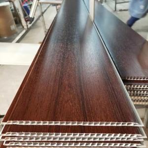 Tablero de techo de PVC decorativo para interiores de China, Panel de PVC marrón de <span class=keywords><strong>madera</strong></span> laminada para sala de estar - Product Image 1