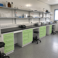 Table de laboratoire multi-rangements anti-éclaboussures avec plan de travail en résine époxy pour préparation d'échantillons et mobilier de laboratoire médical