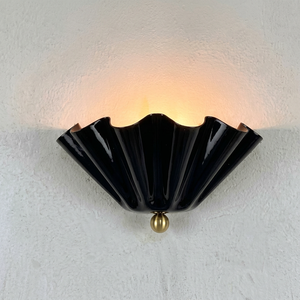 Applique murale en laiton demi-fleur noire – Luminaire mural floral fait main avec abat-jour en forme d'éventail - Product Image 1