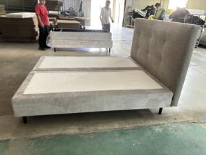 Lit à <span class=keywords><strong>sommier</strong></span> européen de luxe 3-en-1 (base/matelas/métal) – Personnalisable, OEM, Fournisseur en gros unique pour les détaillants de meubles - Product Image 4