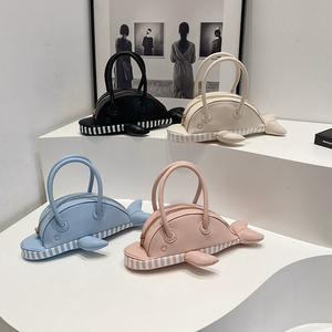 Femmes mignon dauphin forme PU cuir sac à main dessin animé bandoulière messager cartable fourre-tout sac à main avec chaînes décoration pour l'hiver - Product Image 1