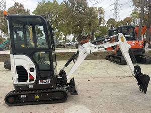Mini-excavatrice CAT E20 d'occasion en bon état, 2 tonnes, excavatrice hydraulique sur chenilles avec accessoire tarière, chenilles en caoutchouc - Product Image 4