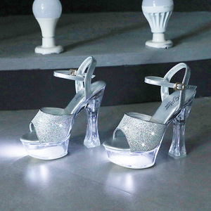 Tacchi alti strass piattaforma impermeabile odioso cielo alto sandali Super alti luce brillante - Product Image 1