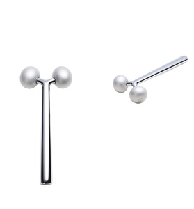 เครื่องนวดหน้าแบบพกพา ทำจากอลูมิเนียมอัลลอยด์ผสมสังกะสี ช่วยลดเลือนริ้วรอย ยกกระชับผิวหน้า สีเงิน ลูกกลิ้ง 3 มิติ - Product Image 2