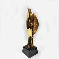 Trophée en métal plaqué or de style tendance en forme de feuille d'arbre personnalisé, luxueux, meilleur trophée pour les employés, avec base en cristal noir