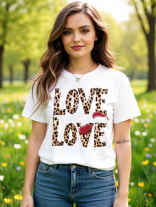 T-shirt girocollo a maniche corte da donna con stampa leopardata Love Love, top casual primaverile/estivo in cotone leggero - Product Image 2